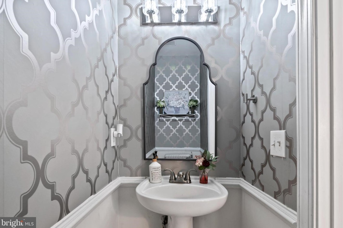 14104 Madrigal Dr, Woodbridge VA  22193-5948 exterior