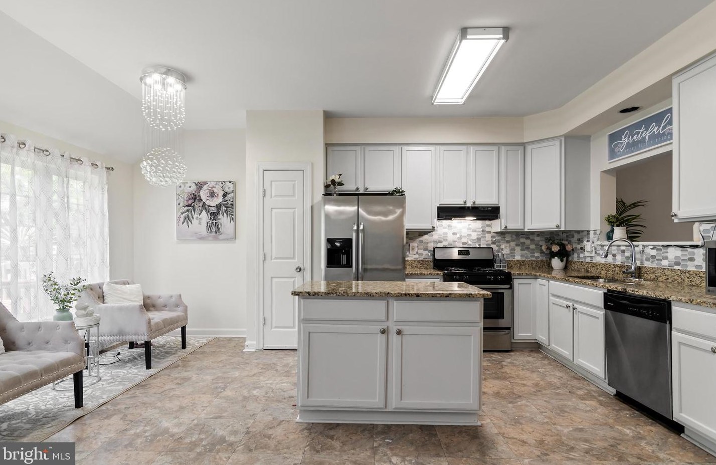 14104 Madrigal Dr, Woodbridge VA  22193-5948 exterior
