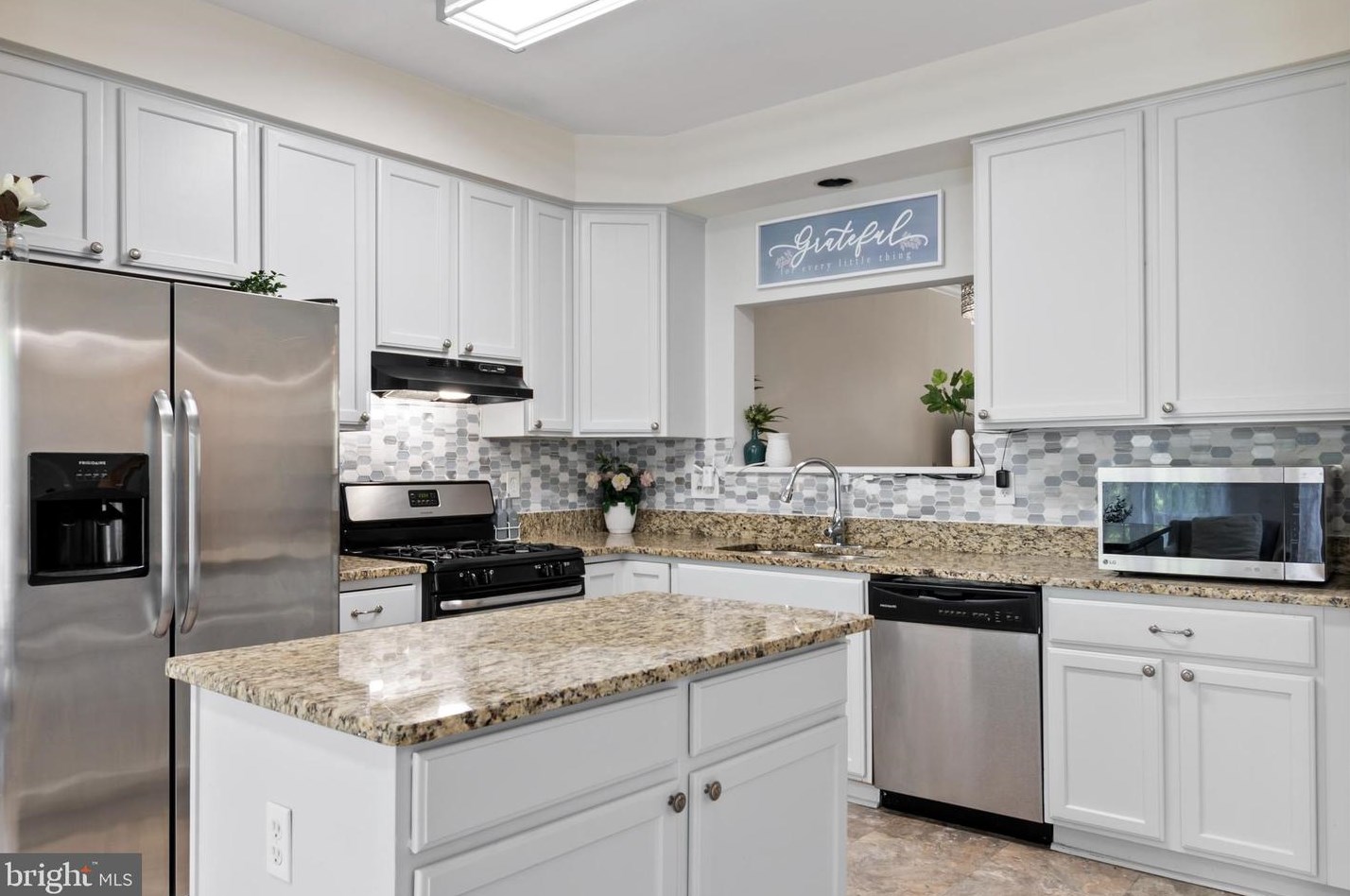 14104 Madrigal Dr, Woodbridge, VA 22193