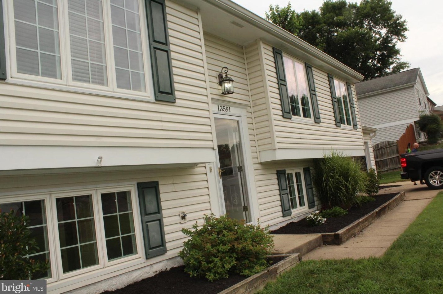 13591 Rush Dr, Woodbridge, VA 22192