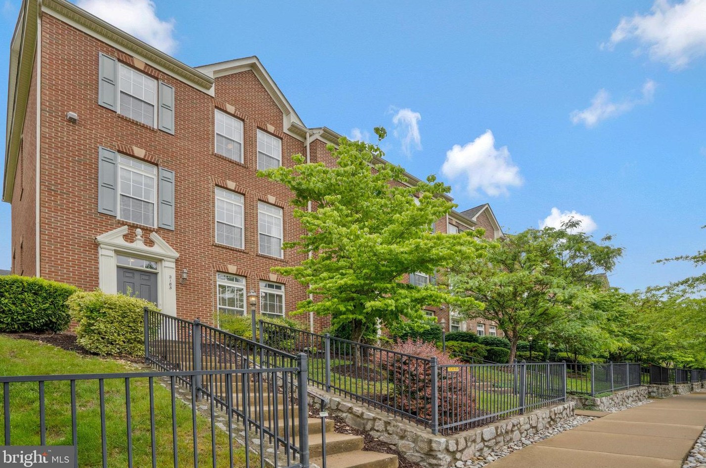 2183 Potomac Club Pkwy, Woodbridge, VA 22191