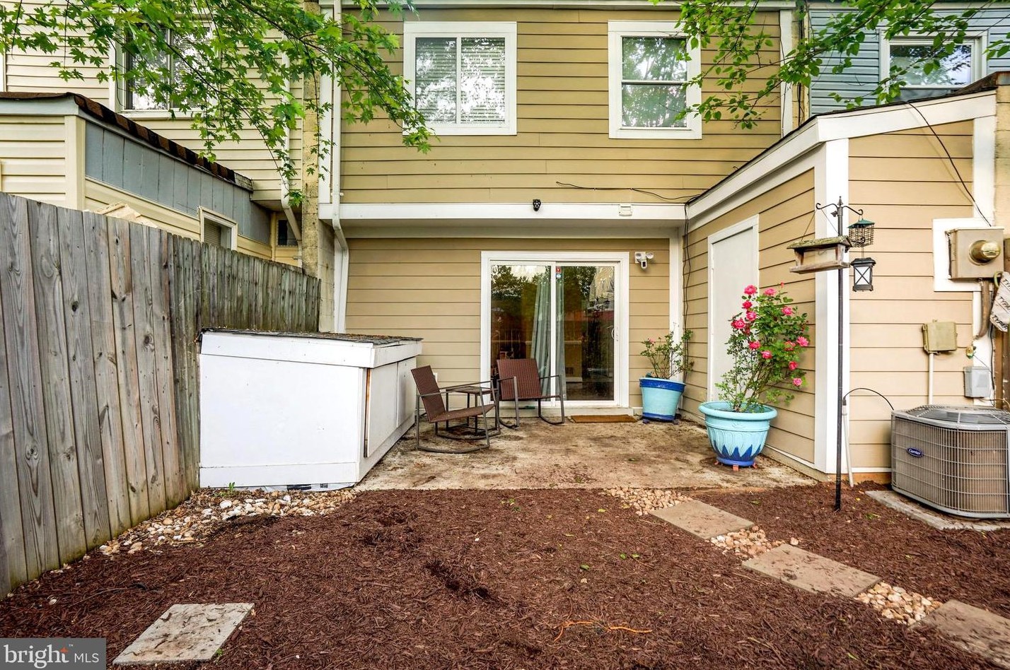 7885 Meadow Ct, Manassas VA  20109-3503 exterior