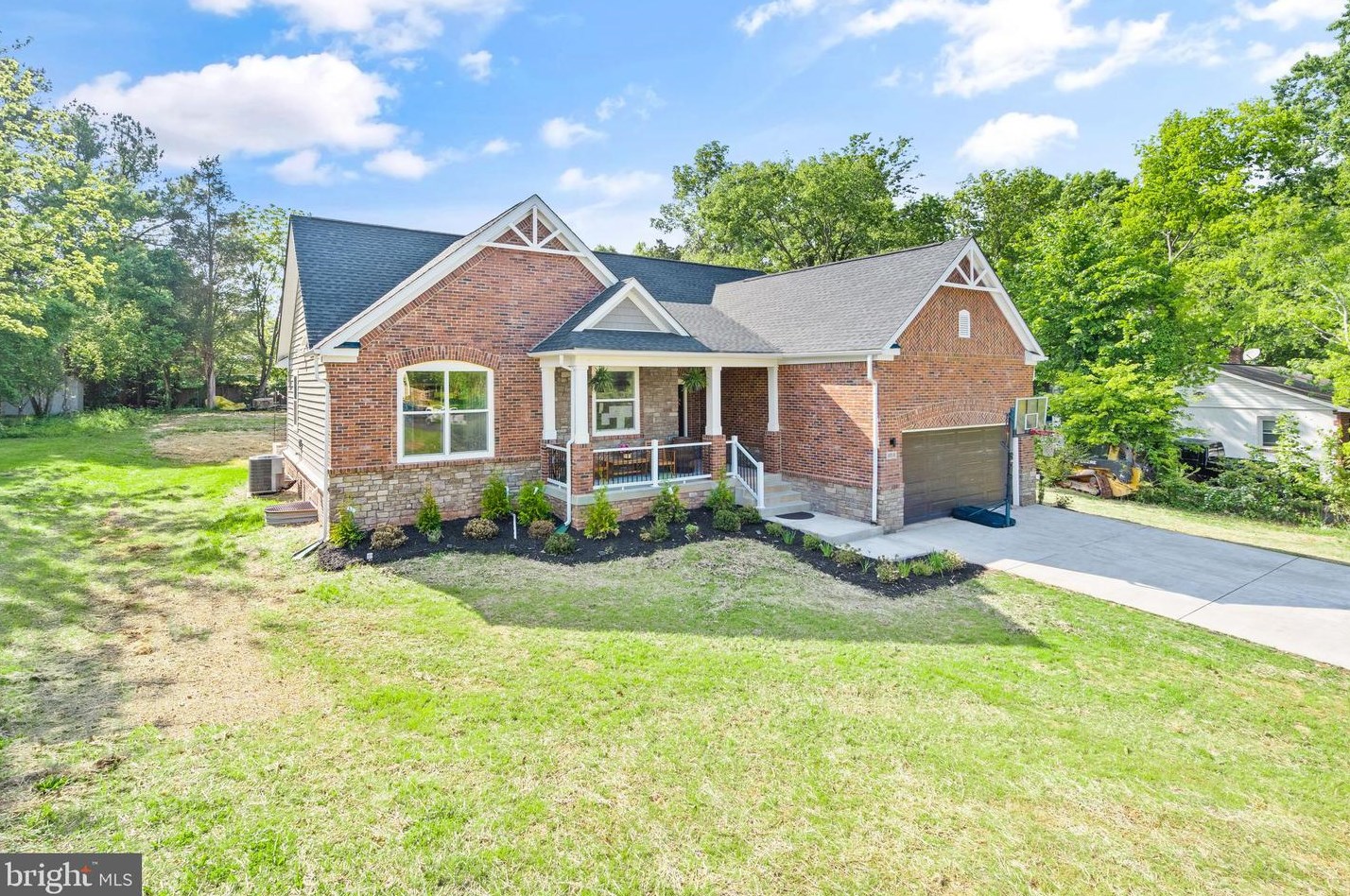 8518 Thomas Dr, Manassas, VA 20110-3630