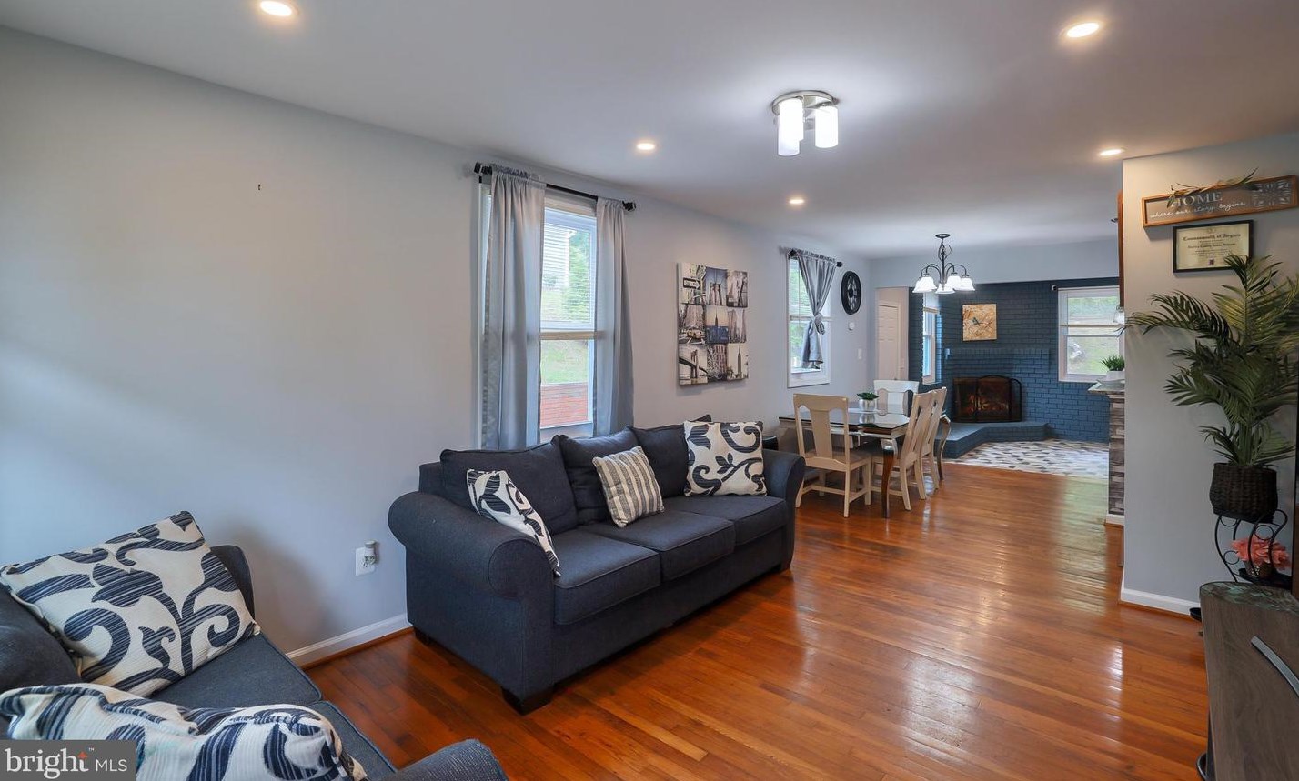 17367 Tripoli Blvd, Dumfries VA  22026-2222 exterior