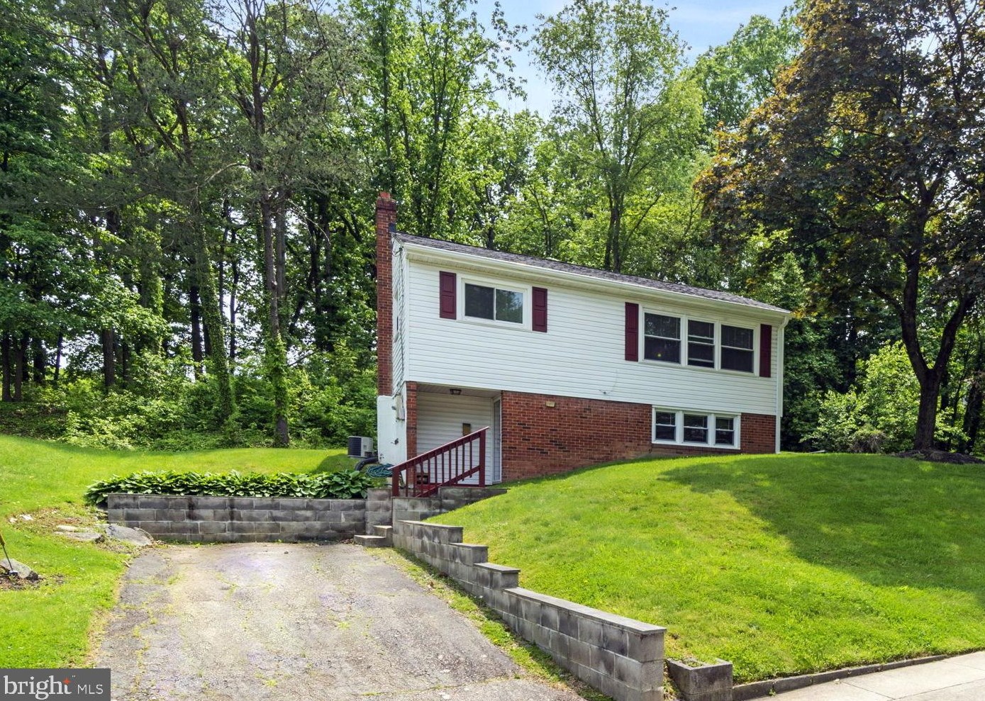 1911 Willow Ln, Woodbridge, VA 22191