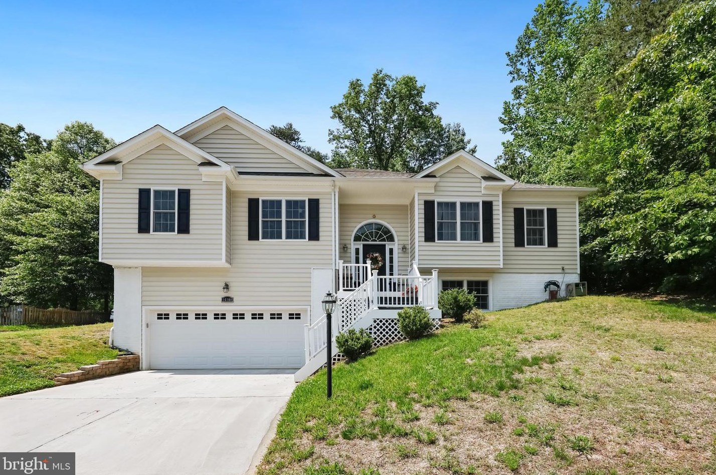 16108 Edgewood Dr, Dumfries, VA 22025-1720