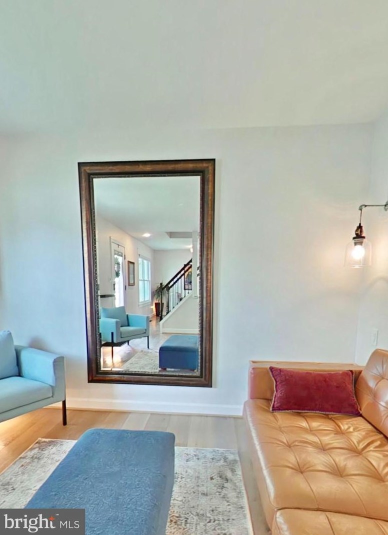 5242 Sudberry Ln, Woodbridge, VA 22193