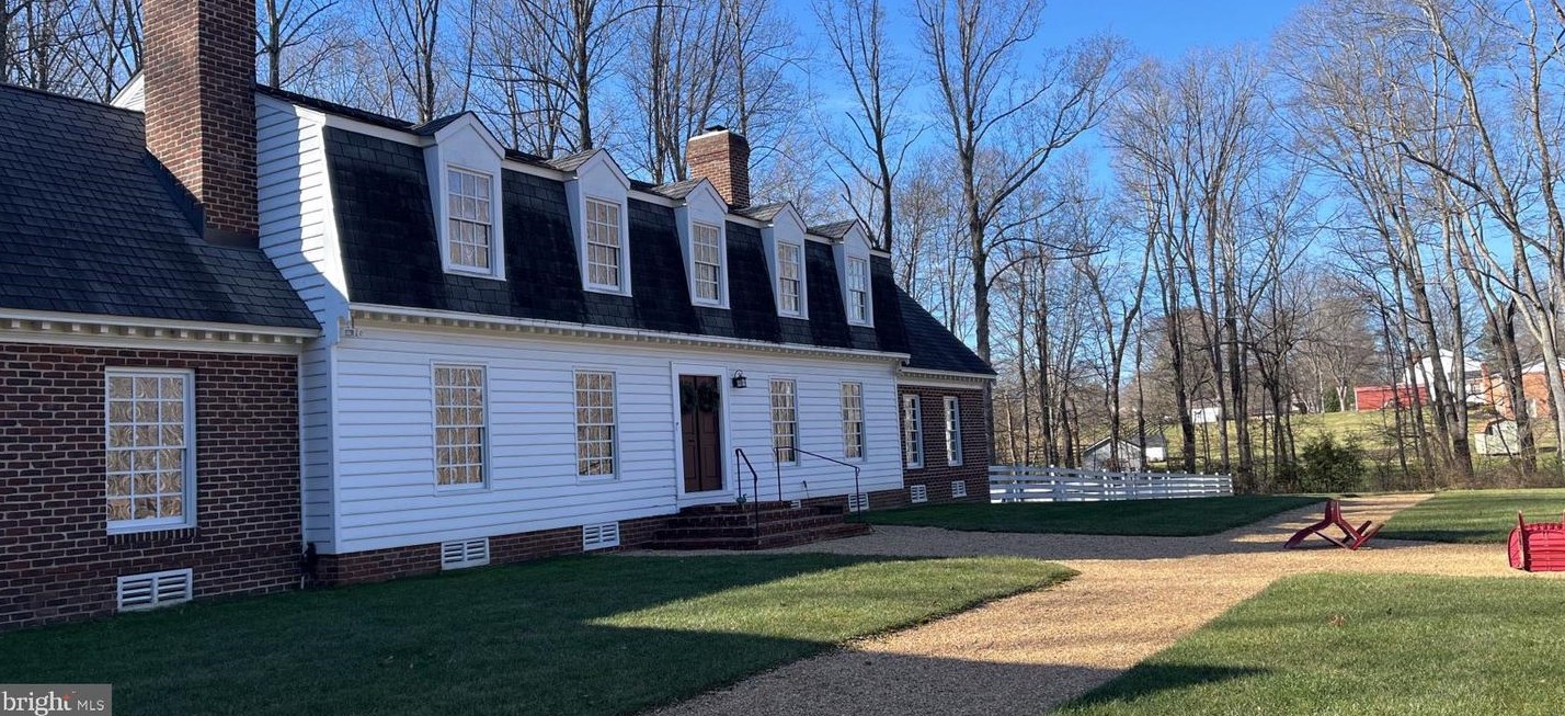 9996 Moore Dr, Manassas VA  20111-8041 exterior