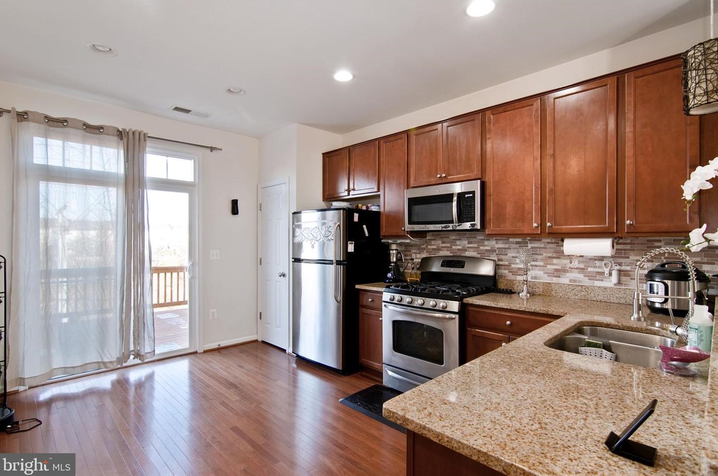 15739 John Diskin Cir, Woodbridge VA  22191-6551 exterior
