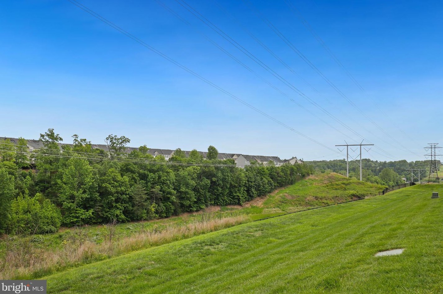 15739 John Diskin Cir, Woodbridge VA  22191-6551 exterior