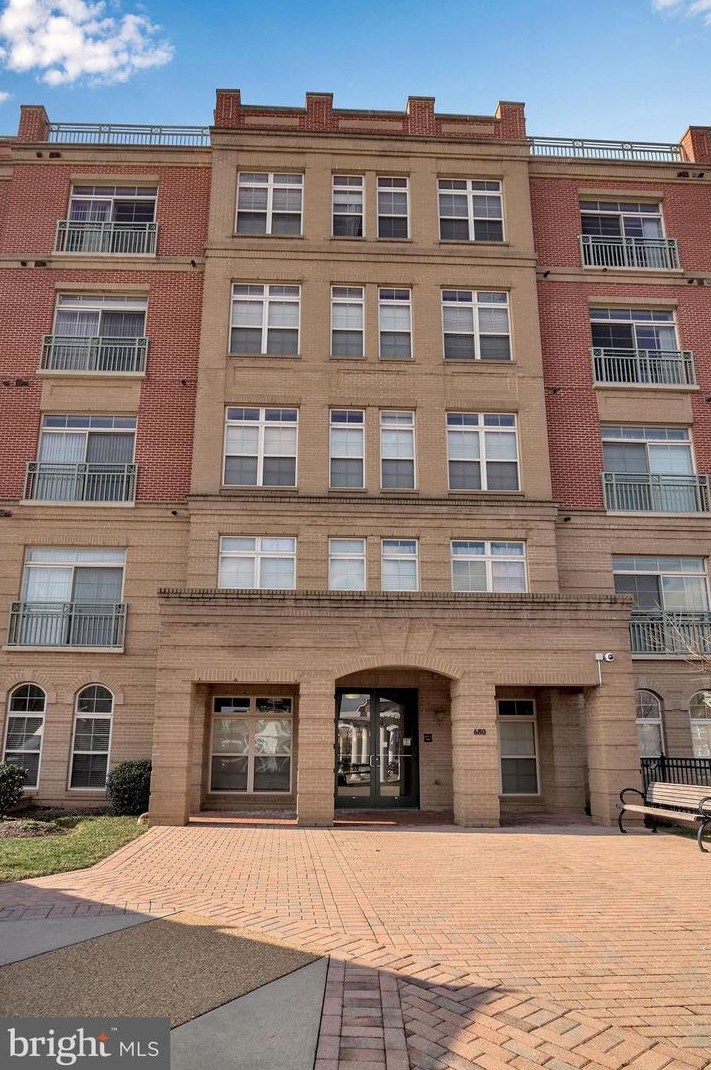 680 Watermans Dr #203, Woodbridge, VA 22191