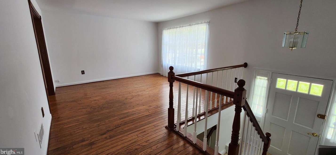 13319 Kurtz Rd, Woodbridge, VA 22193