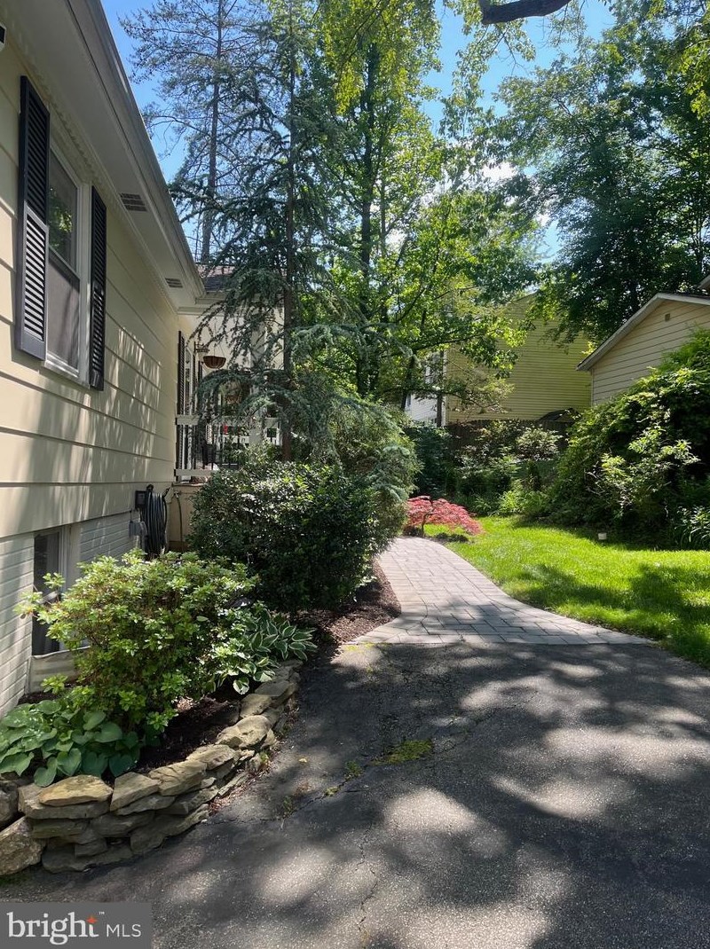 16093 Deer Park Dr, Dumfries, VA 22025-1733