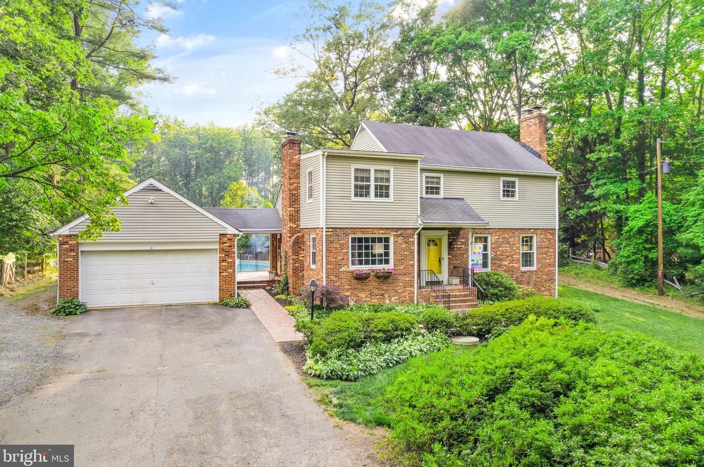 10702 Montgomery Dr, Manassas, VA 20111-2805