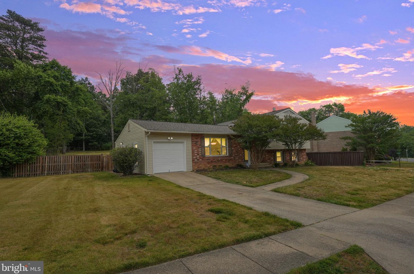 2194 Mayflower Dr, Woodbridge, VA 22192