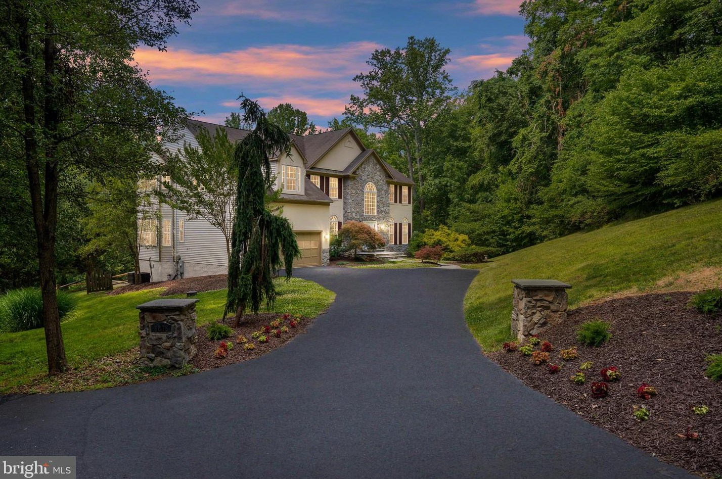 8075 Knightshayes Dr, Manassas, VA 20111-2967