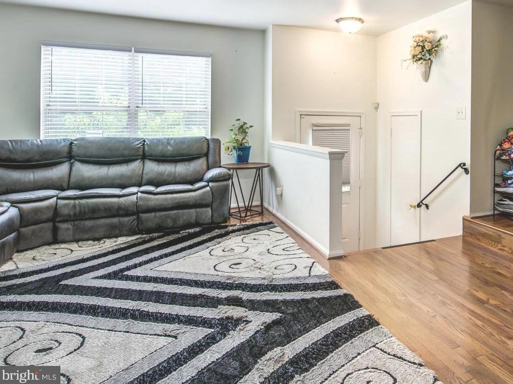 14888 Hyatt Pl, Woodbridge VA  22191-3849 exterior