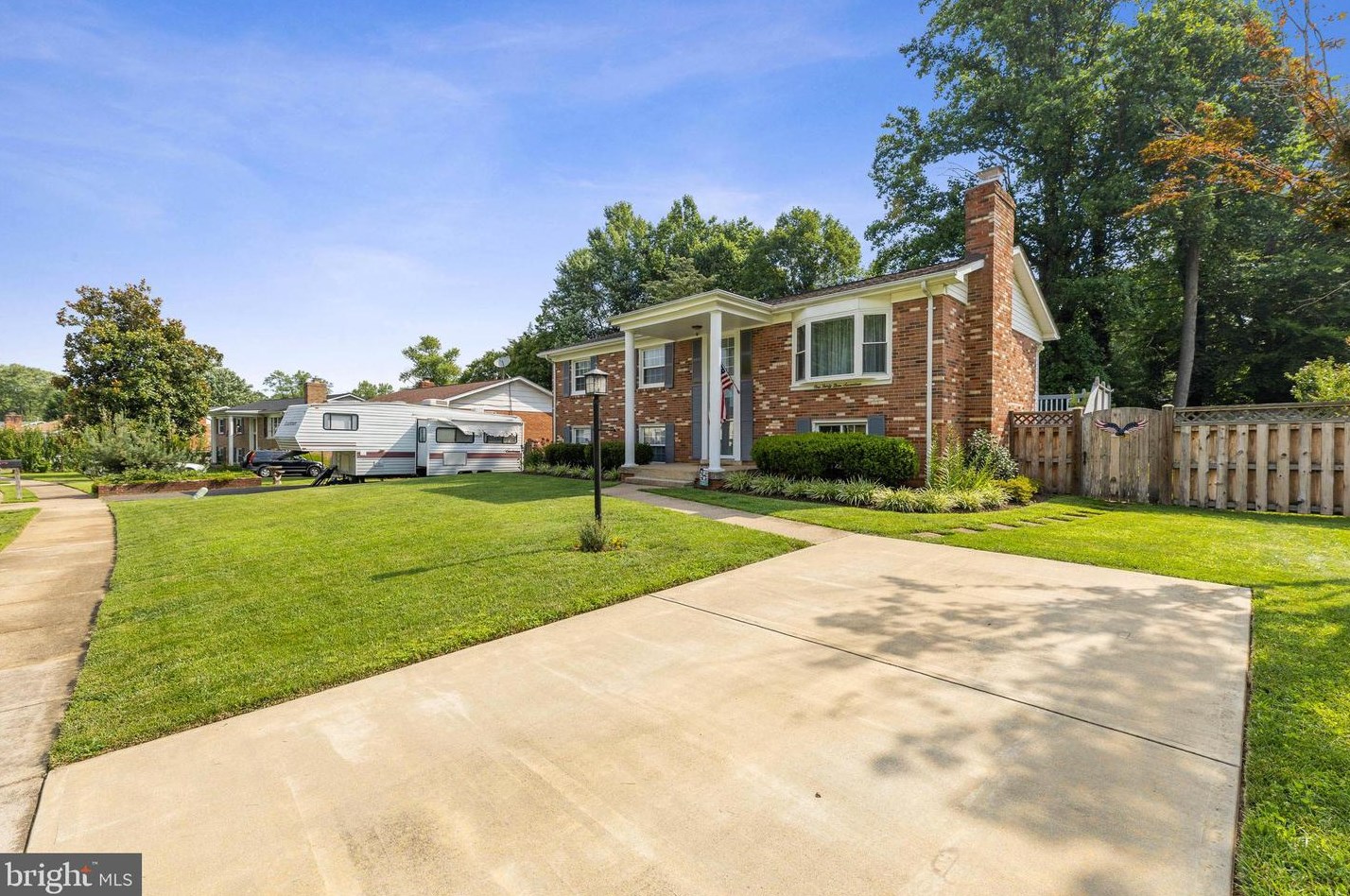 13317 Kenbury Dr, Woodbridge, VA 22193-4819