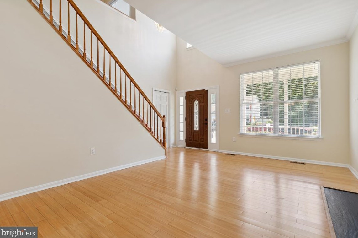 6178 Oaklawn Ln, Woodbridge, VA 22193-3968