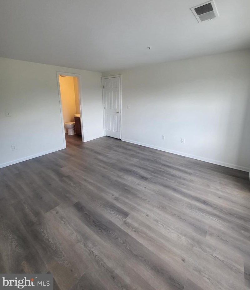 17040 Capri Ln Apt 301, Dumfries, VA 22026