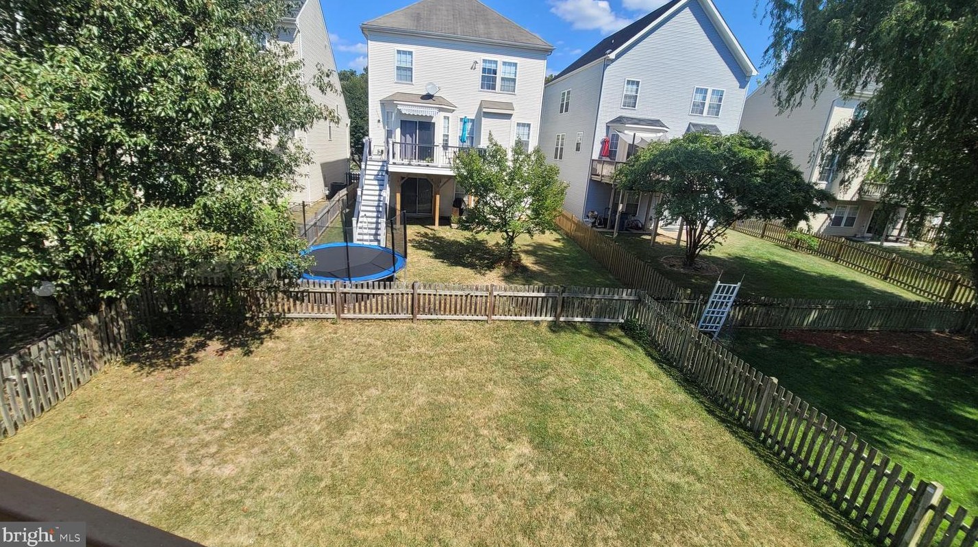 8909 Hanson Grv Ct, Manassas VA 20109-4810 exterior