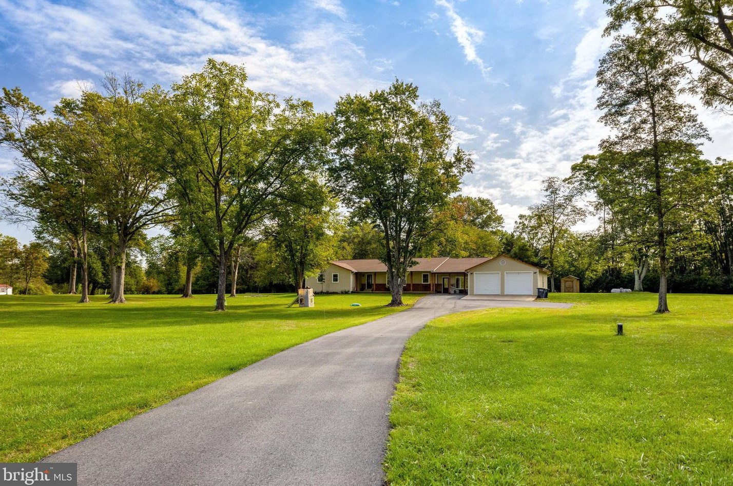 6013 Wheeler Ln, Broad Run, VA 20137-2201