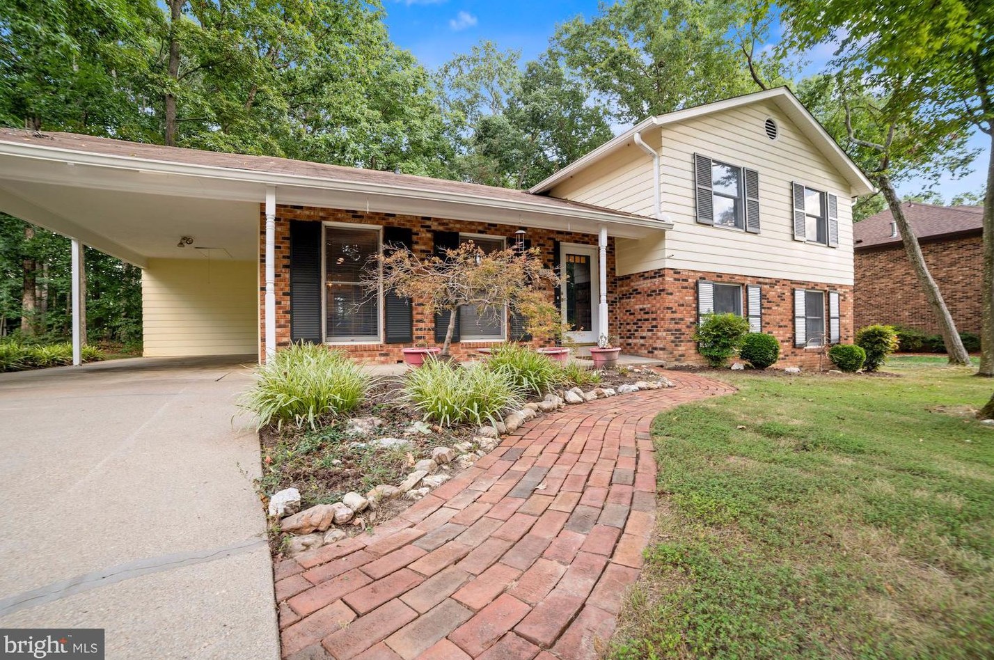 15815 Vista Dr, Dumfries, VA 22025