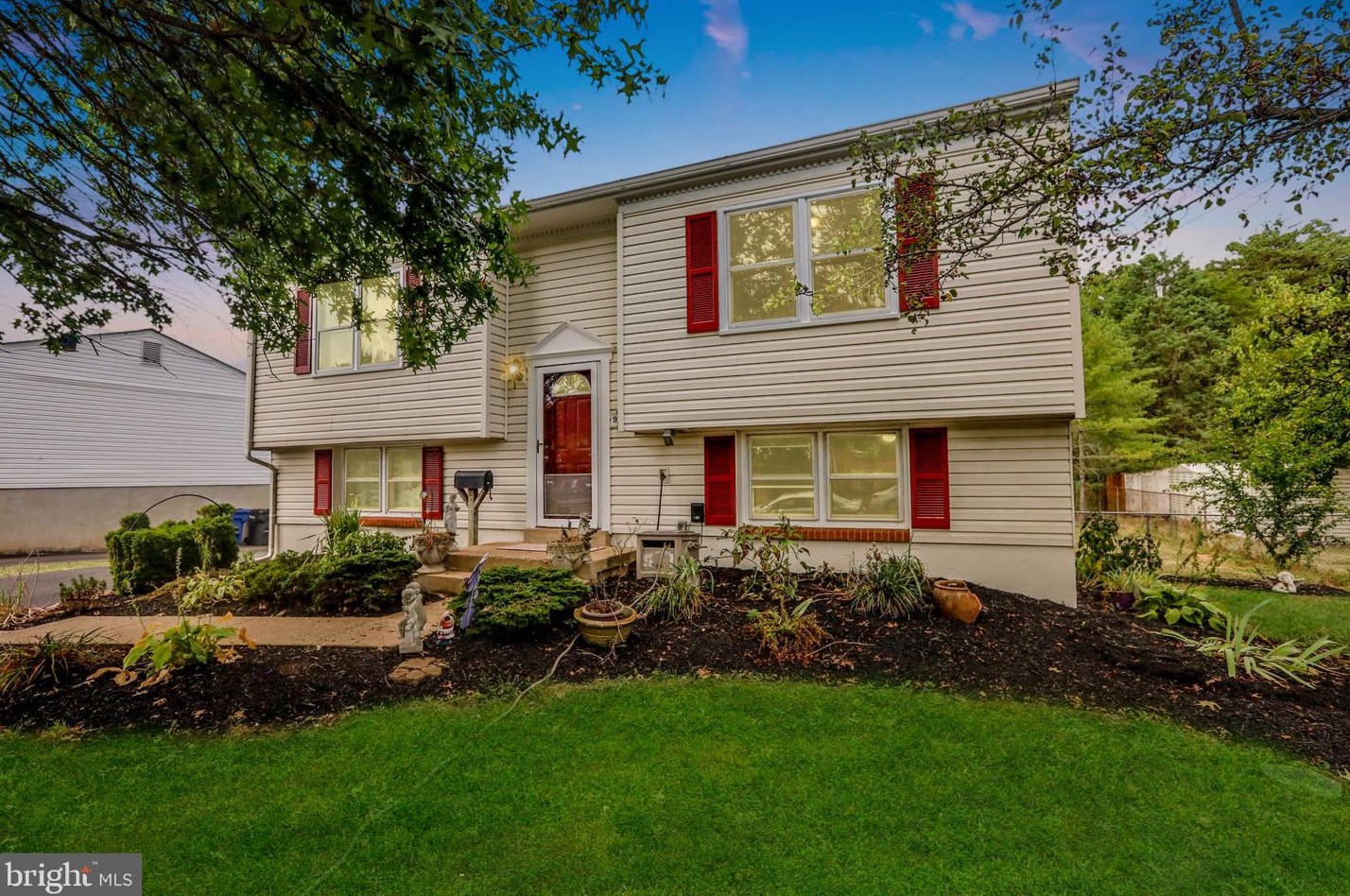 9706 Lomond Dr, Manassas, VA 20109