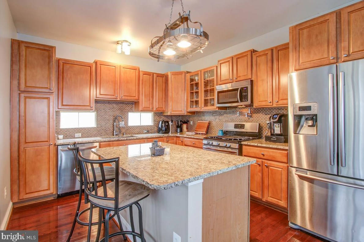 6746 Sycamore Park Dr, Haymarket, VA 20169
