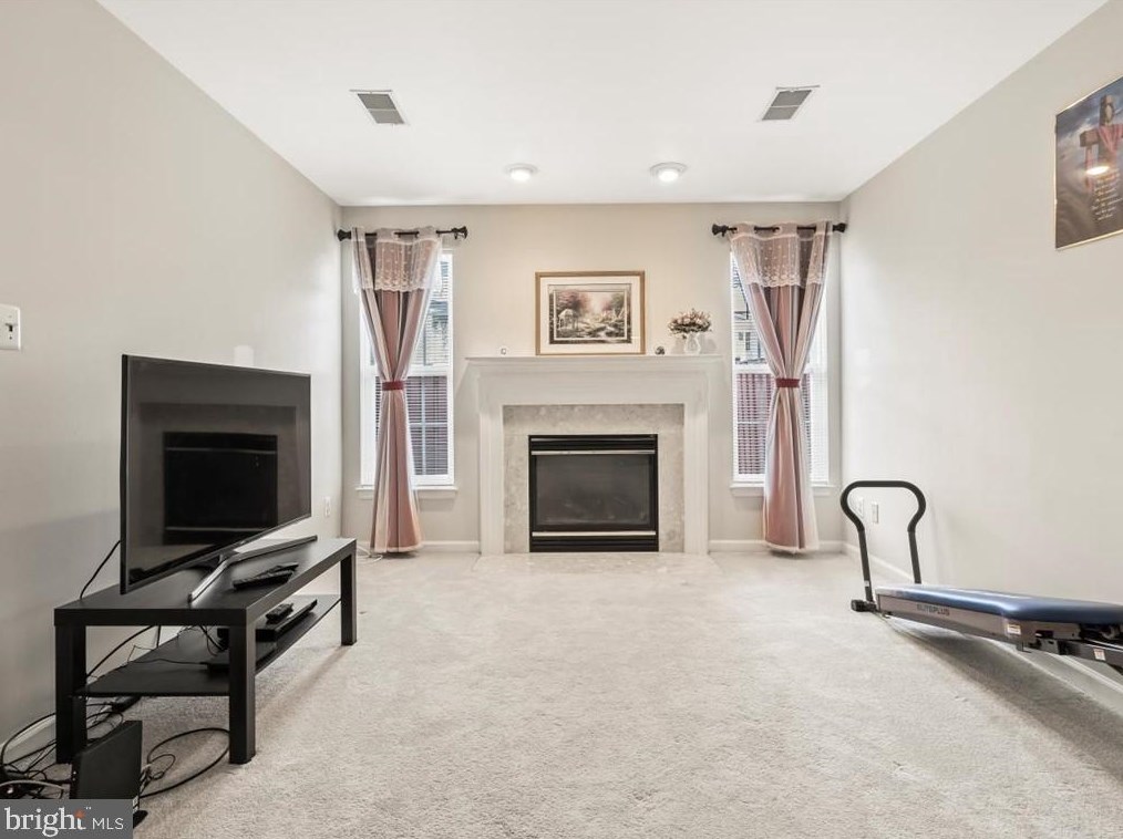 11740 Batley Pl, Woodbridge VA  22192-8403 exterior
