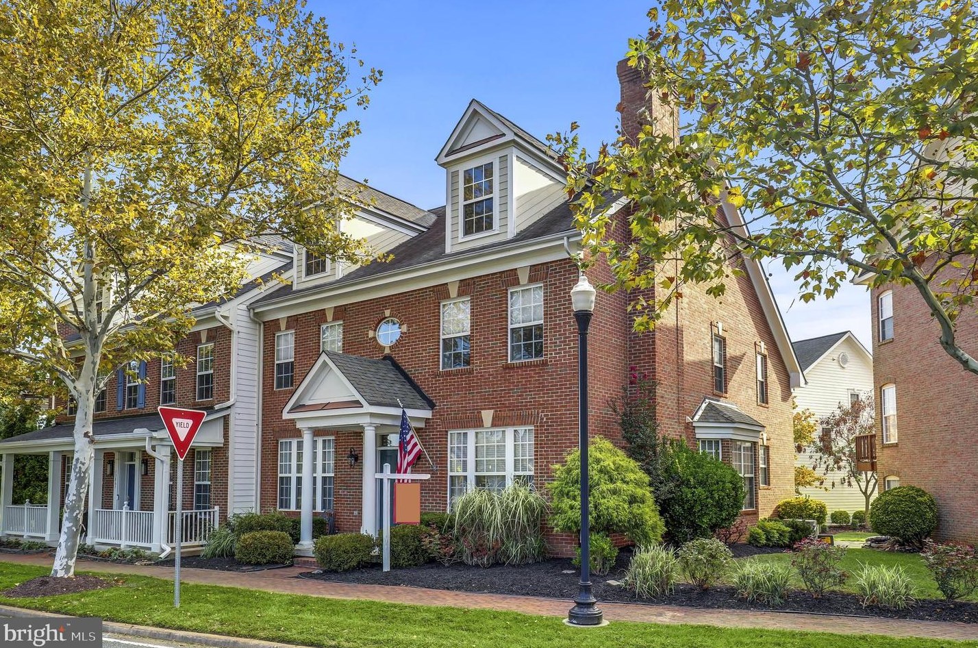 13869 Palisades St, Woodbridge, VA 22191