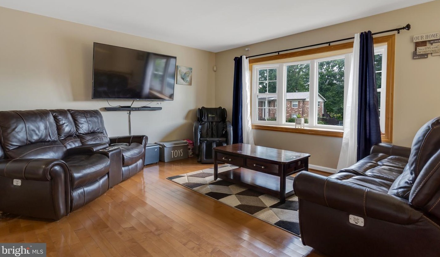 4736 Kirkdale Dr, Woodbridge, VA 22193