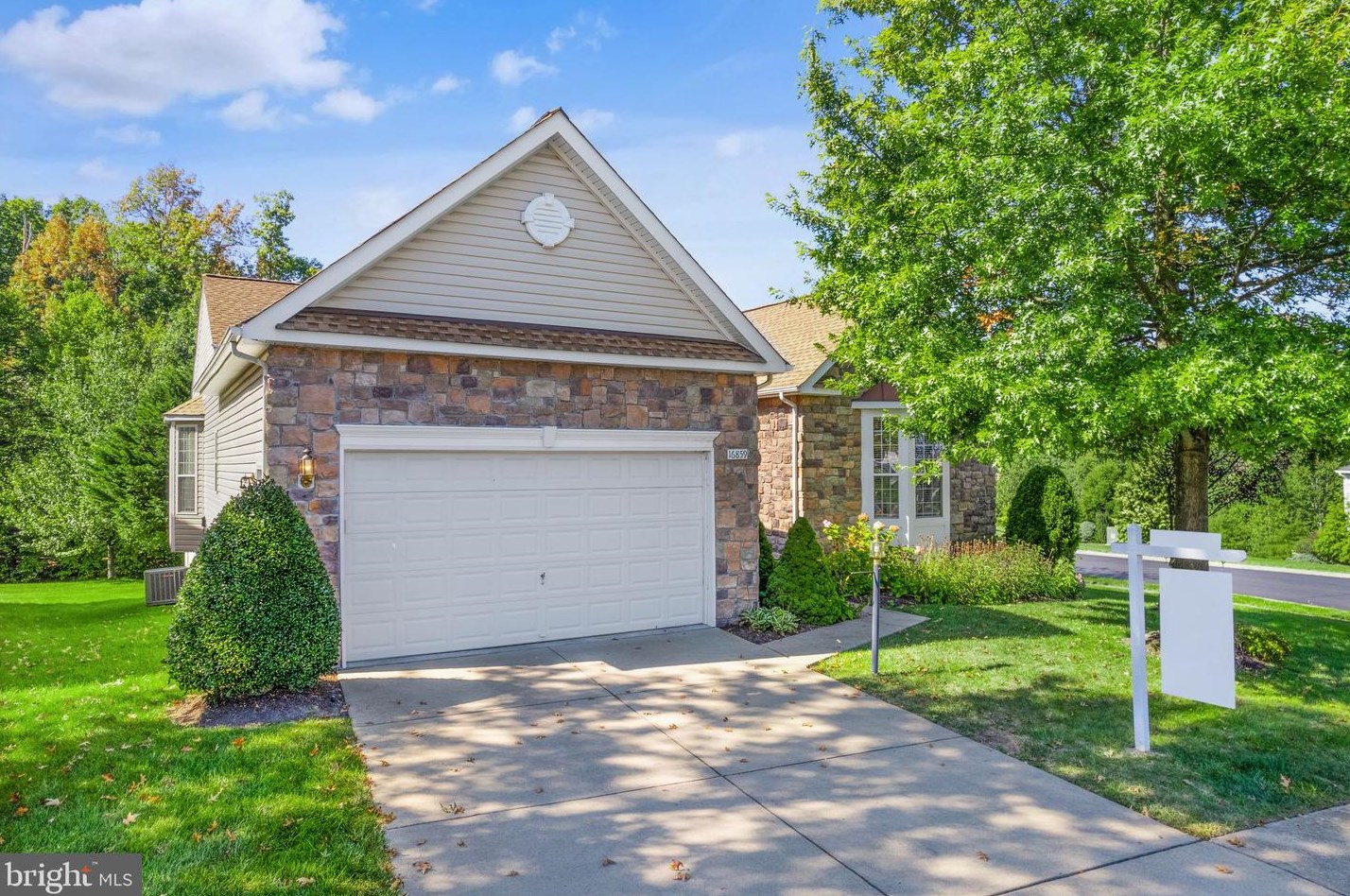 16859 Four Seasons Dr, Dumfries, VA 22025-3617