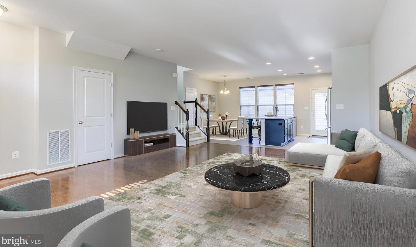 9322 Alvyn Lake Cir, Bristow, VA 20136