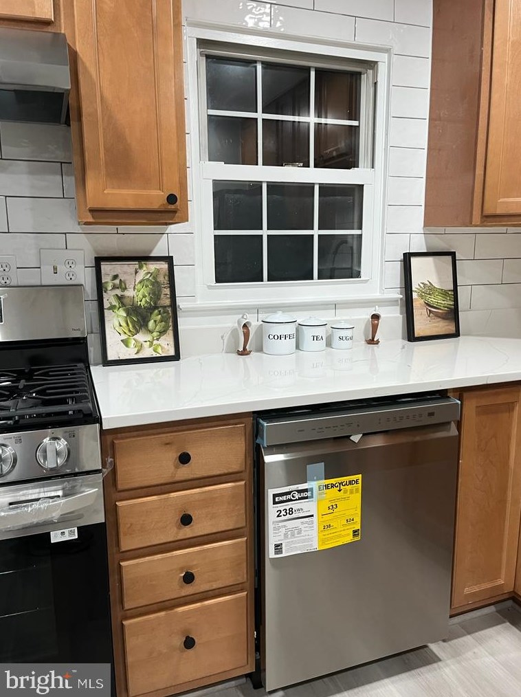 2202 W Longview Dr, Woodbridge, VA 22191