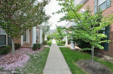 5013 Softwood Ln, Woodbridge, VA 22192