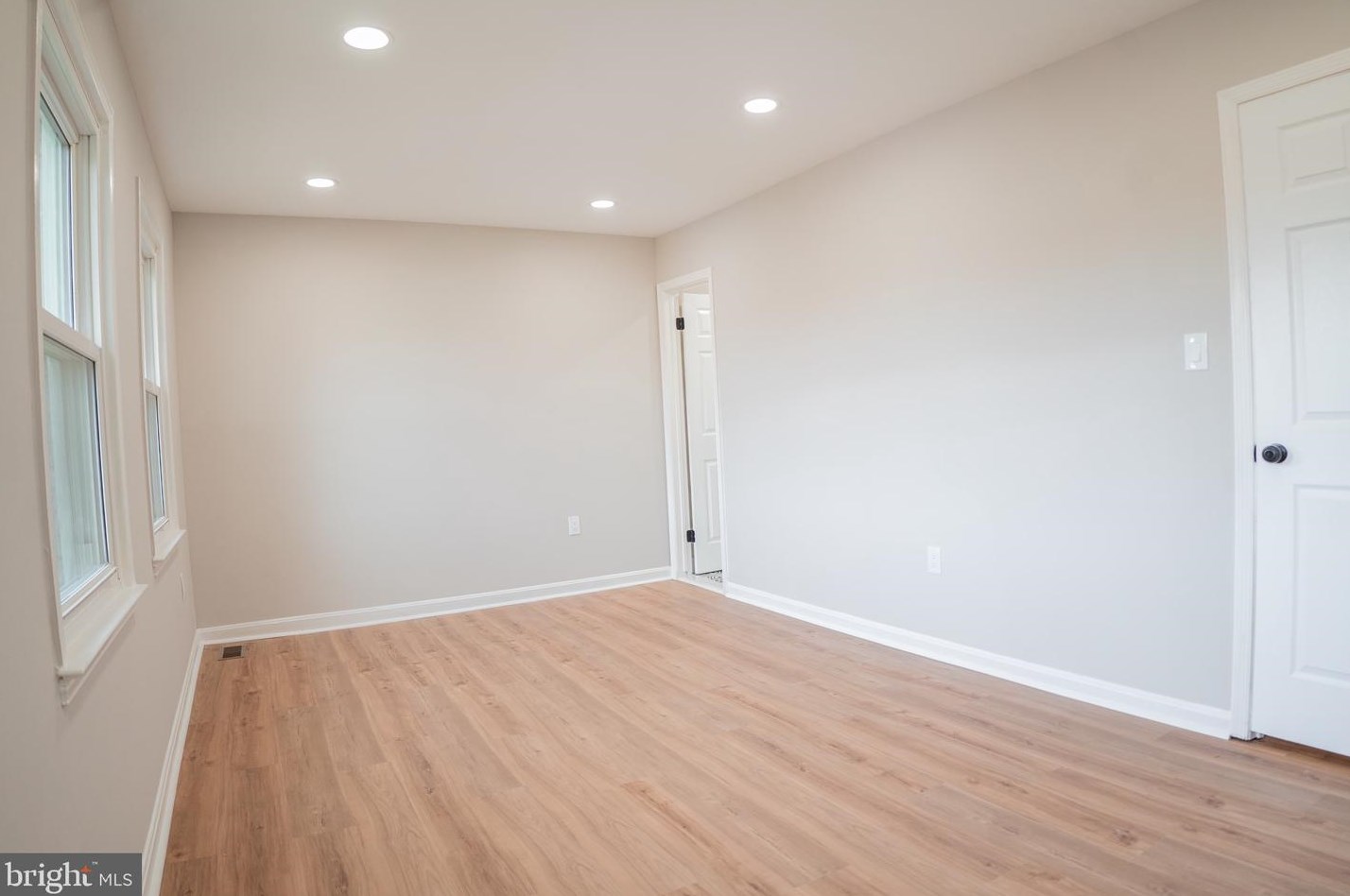 2001 Mayflower Dr, Woodbridge VA  22192-2322 exterior