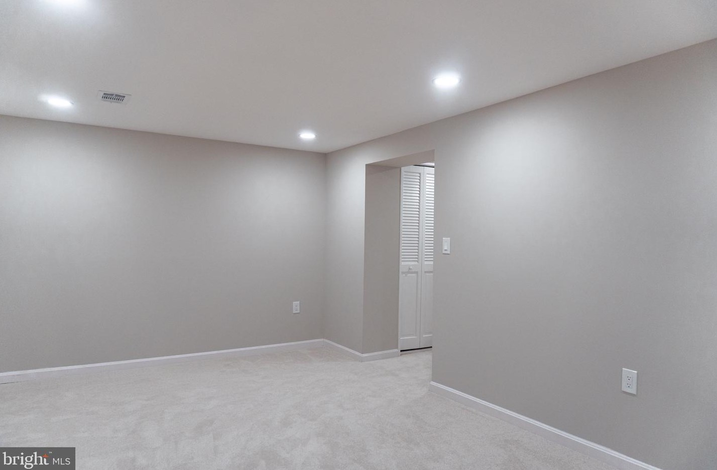 2001 Mayflower Dr, Woodbridge VA  22192-2322 exterior