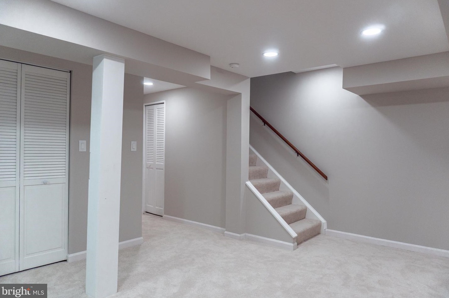 2001 Mayflower Dr, Woodbridge VA  22192-2322 exterior