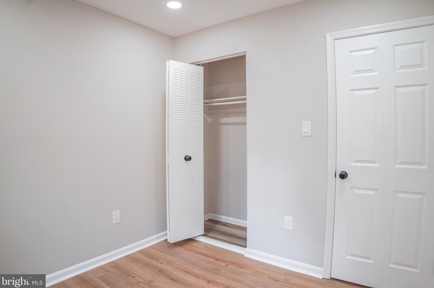 2001 Mayflower Dr, Woodbridge VA  22192-2322 exterior