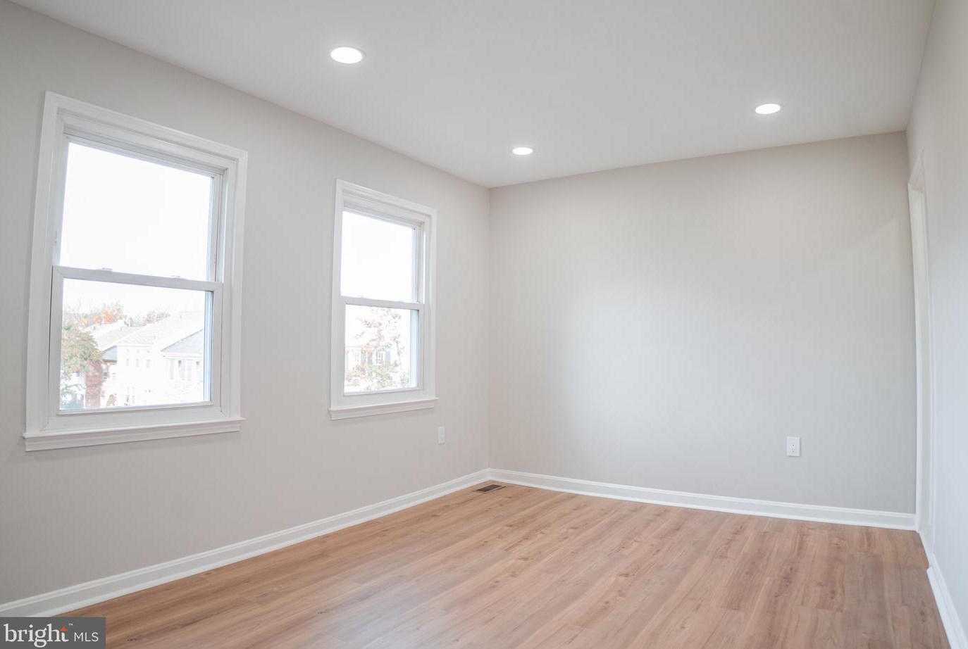 2001 Mayflower Dr, Woodbridge VA  22192-2322 exterior