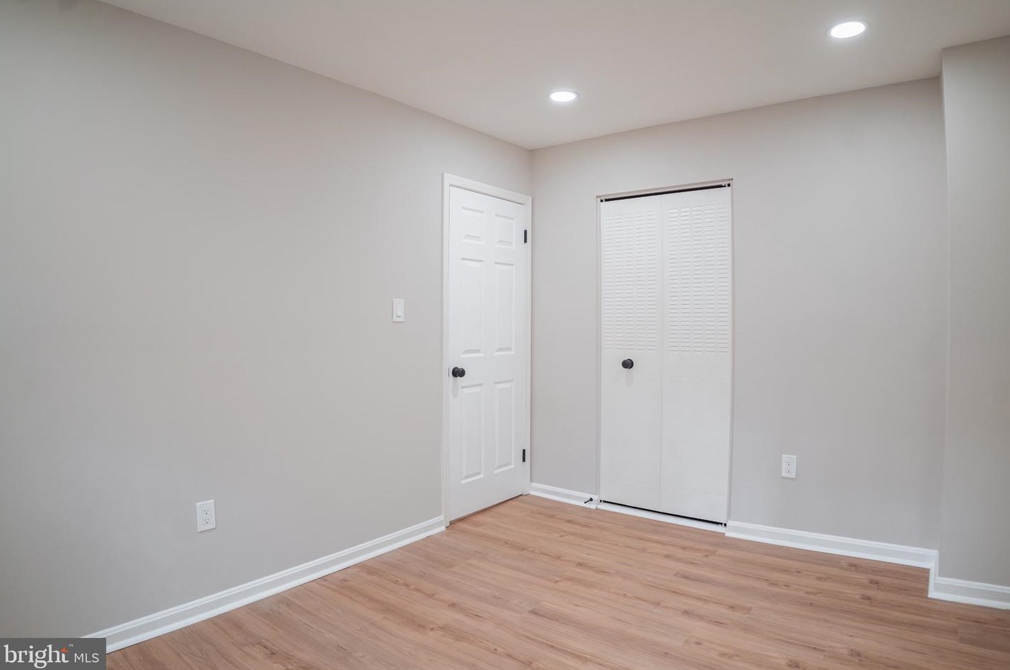 2001 Mayflower Dr, Woodbridge VA  22192-2322 exterior