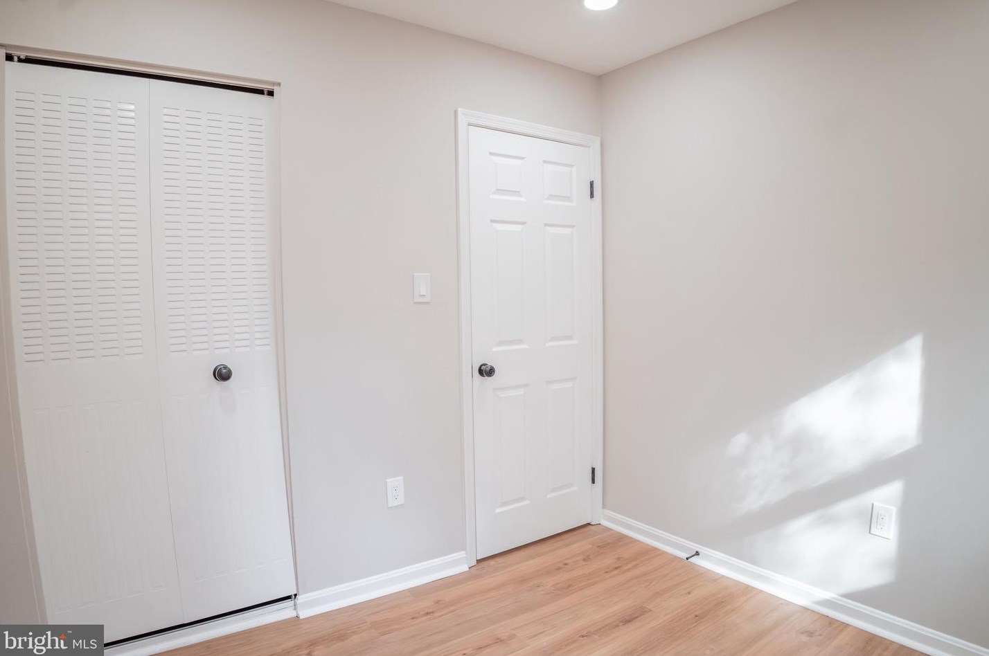 2001 Mayflower Dr, Woodbridge VA  22192-2322 exterior