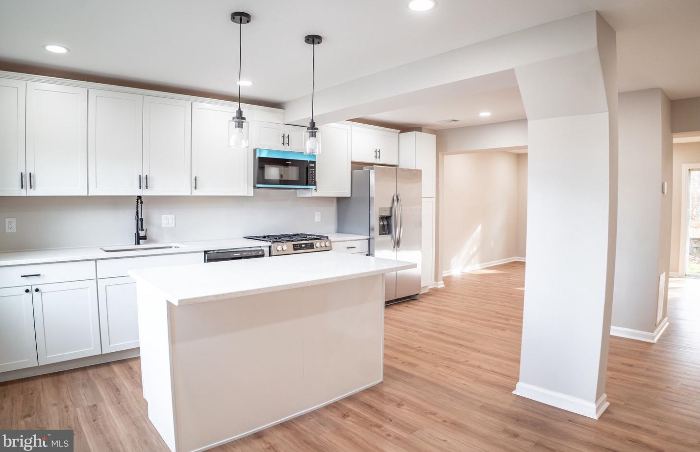 2001 Mayflower Dr, Woodbridge VA  22192-2322 exterior