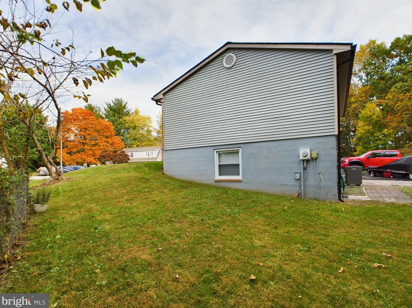 4801 Kempair Dr, Woodbridge VA  22193-4632 exterior