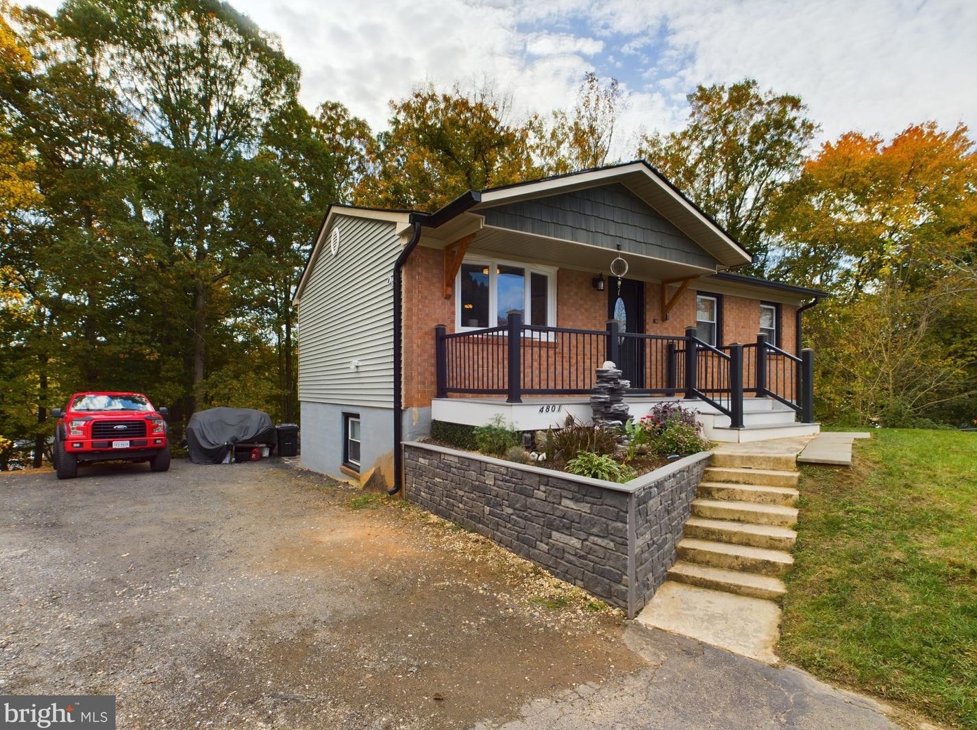 4801 Kempair Dr, Woodbridge VA  22193-4632 exterior
