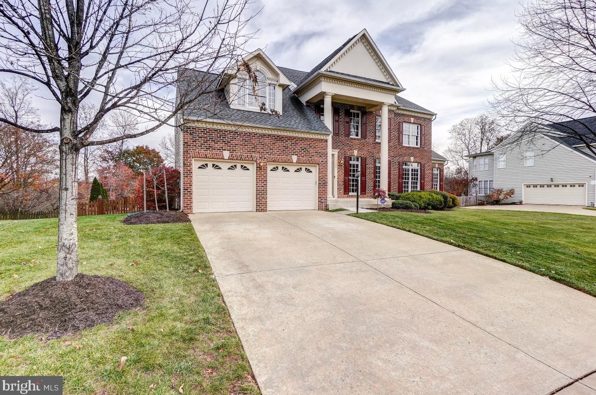 13584 Heritage Farms Dr, Gainesville, VA 20155