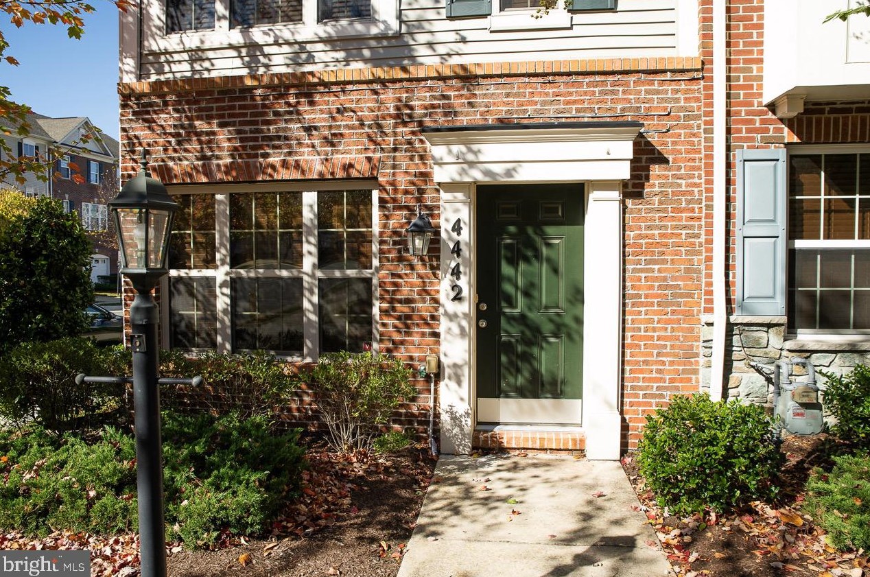 4442 Potomac Highlands Cir, Triangle, VA 22172