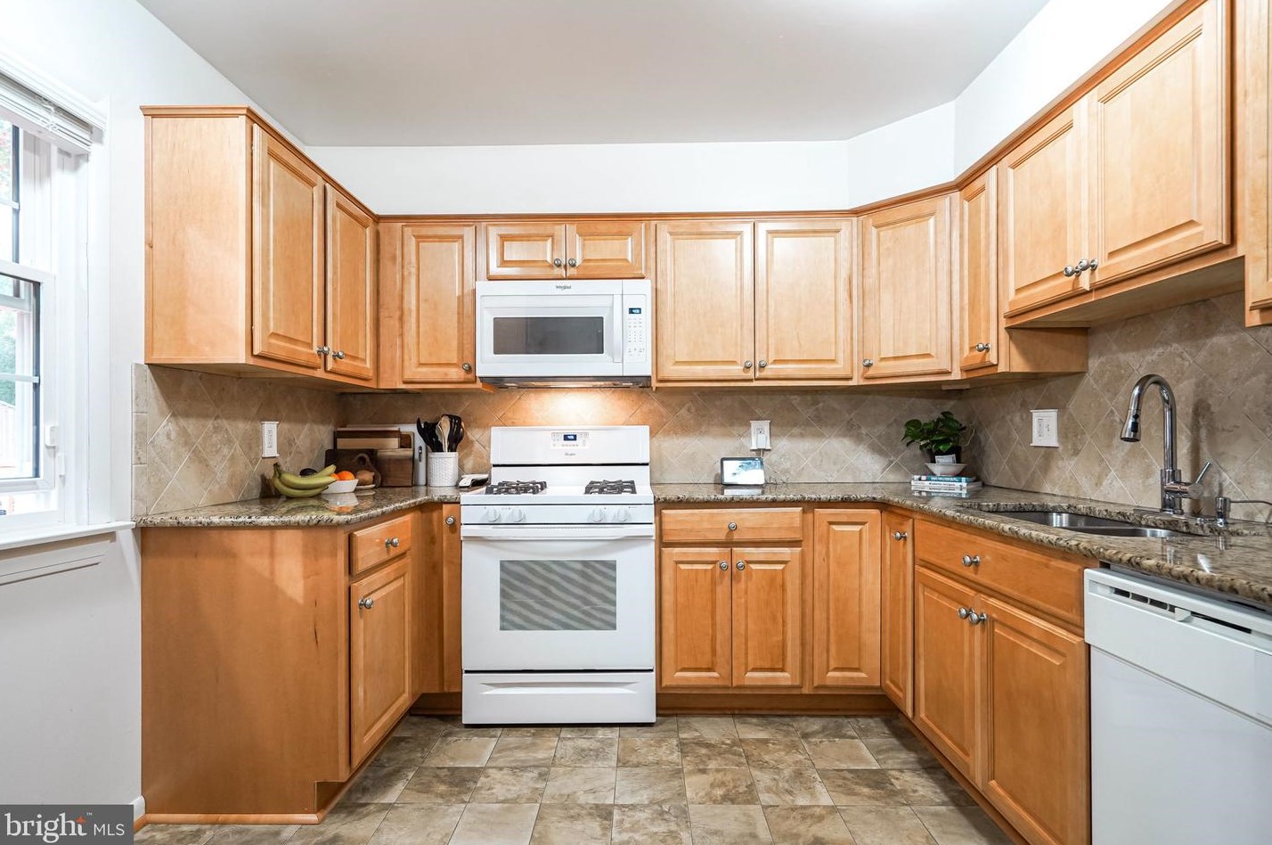 13464 Photo Dr, Woodbridge VA  22193-3930 exterior