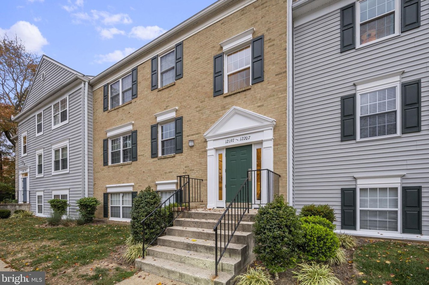 12205 Chaucer Ln, Woodbridge, VA 22192-5282